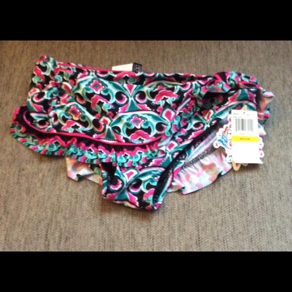 Becca Ruffle Swimwear Bottoms Medium NWT - Picture 5 of 5